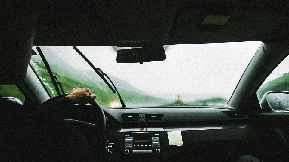 Qué líquido poner en el limpiaparabrisas del coche