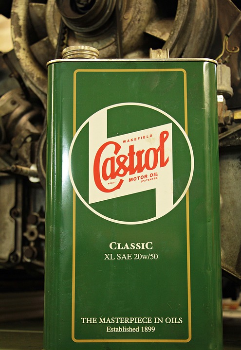 Castrol Classic XL SAE 20W/50 motor oil can, vintage style in green with engine background