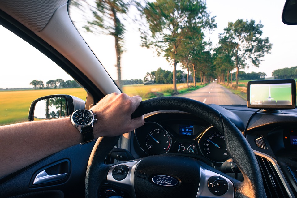 hand on steering wheel while driving